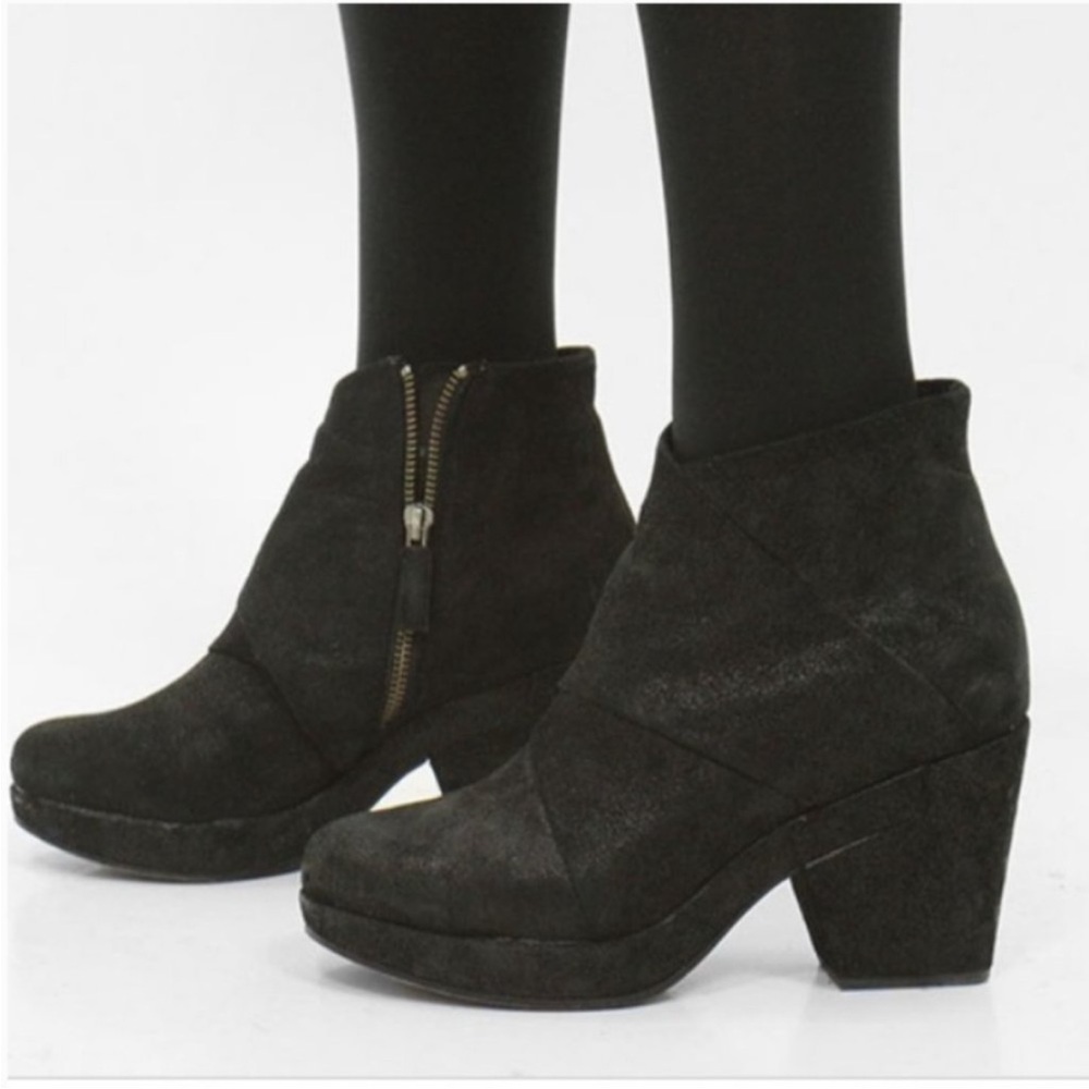 Eileen Fisher Coax Black Soft Grained Texture Leather Platform Boots